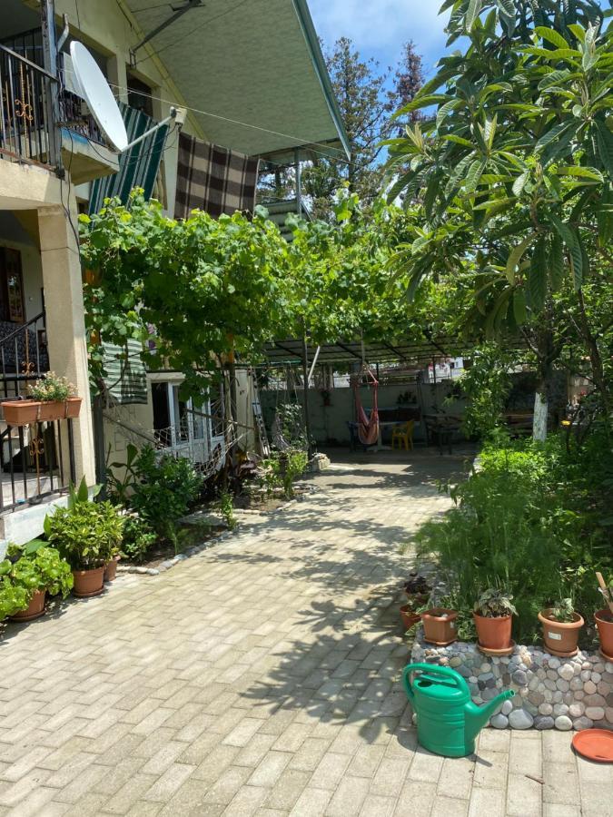 Guest House Mari Уреки Екстериор снимка