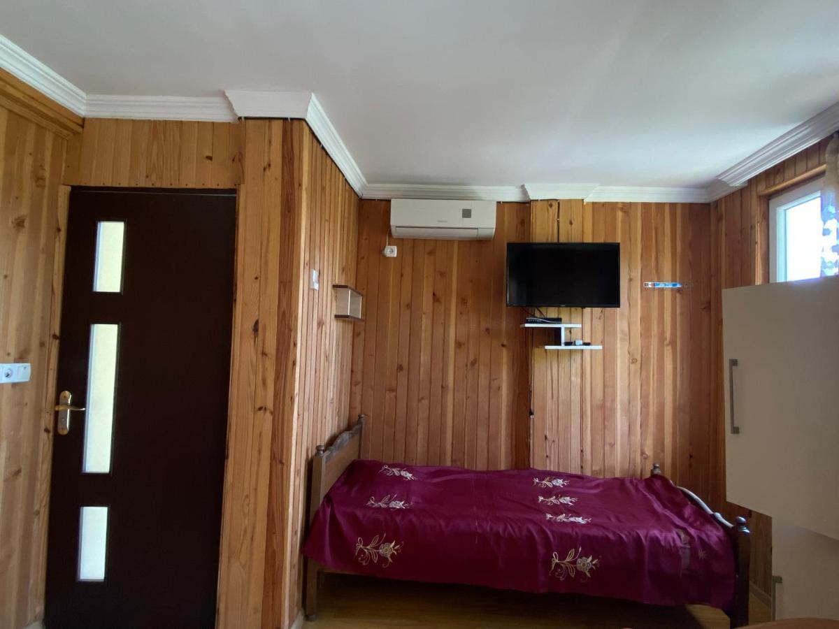 Guest House Mari Уреки Екстериор снимка