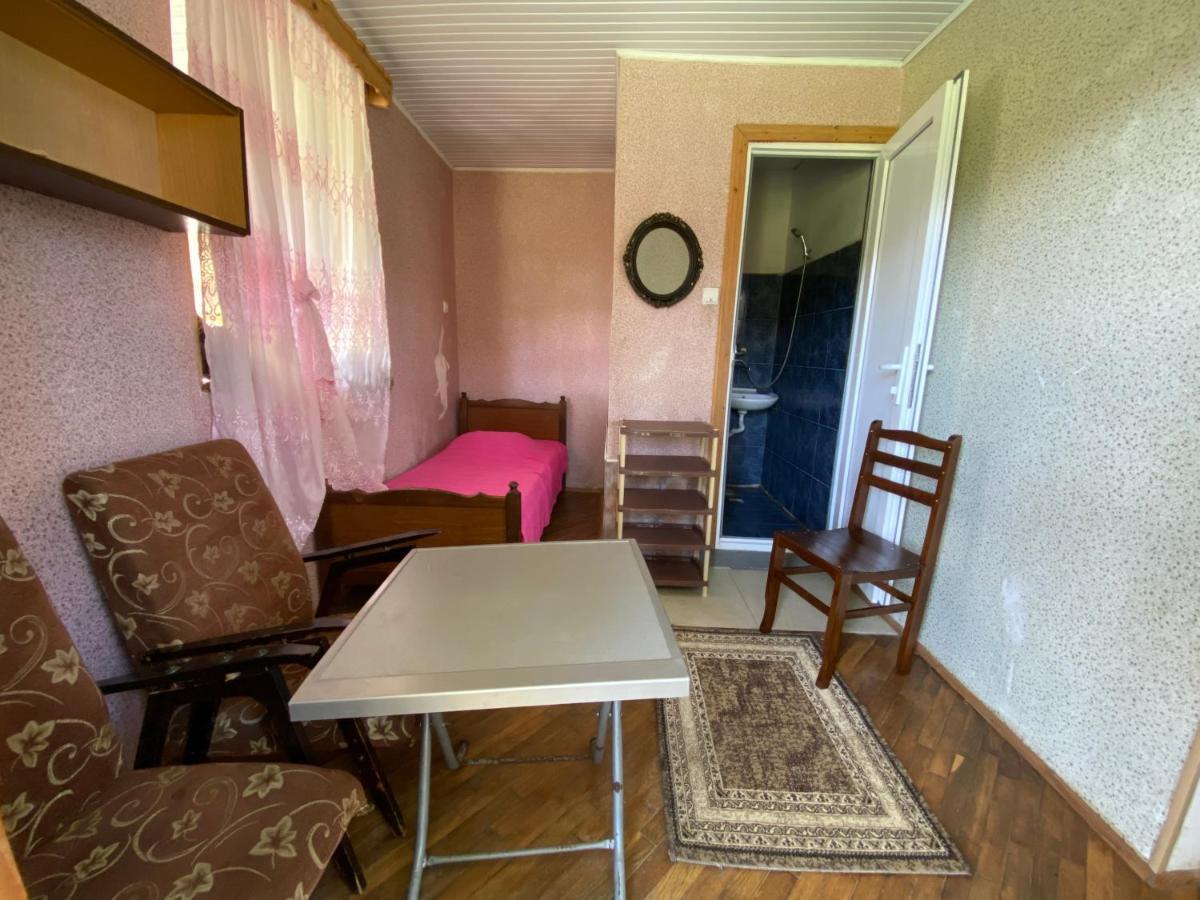 Guest House Mari Уреки Екстериор снимка