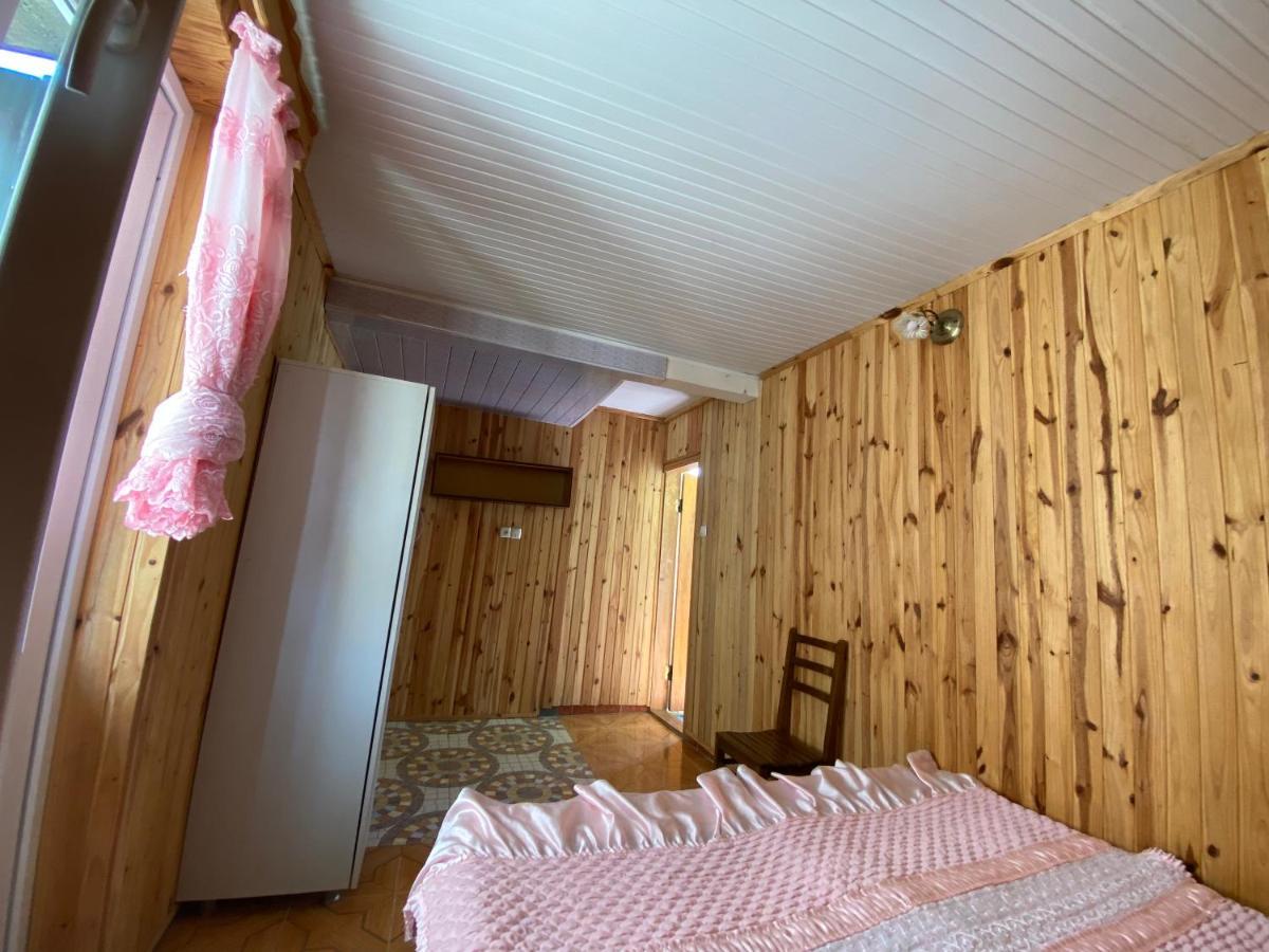 Guest House Mari Уреки Екстериор снимка