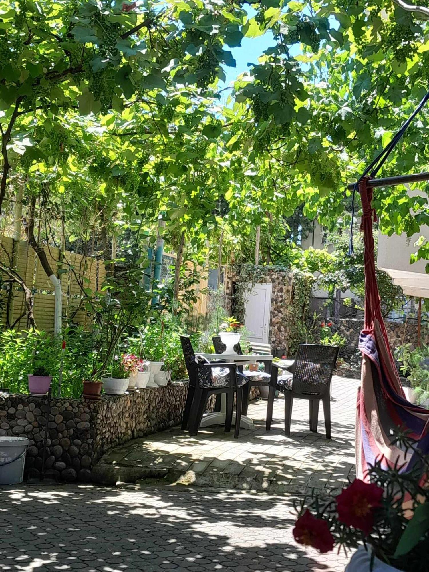 Guest House Mari Уреки Екстериор снимка