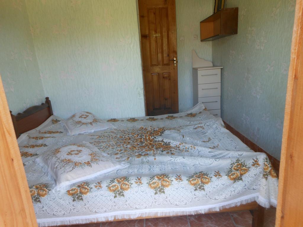 Guest House Mari Уреки Екстериор снимка